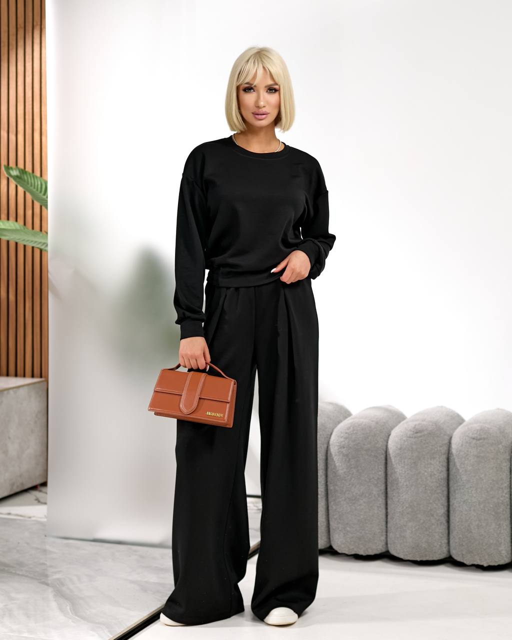 Актуальний комфортний костюм (укорочений світшот + широкі штани)